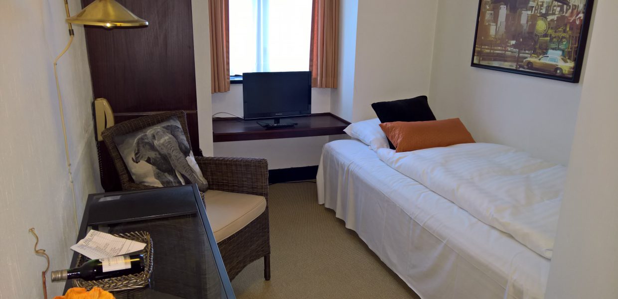 Standard single room in Park Hotel
